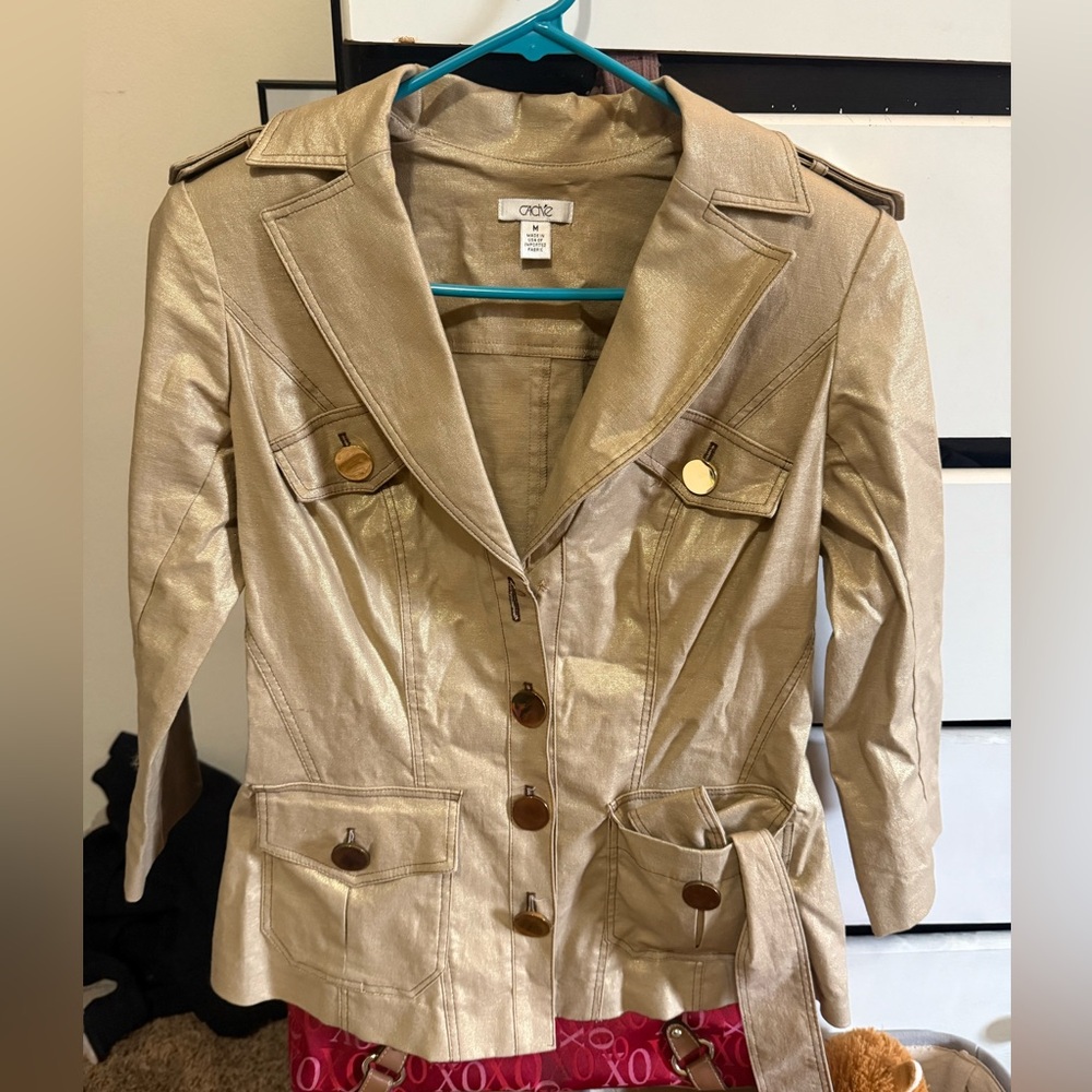 SET-Cachè Metallic Gold Women’s Tailored Jacket with Belt and Pant Set